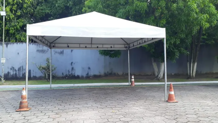Vendo Tenda de 5x5m em ótimo estado.