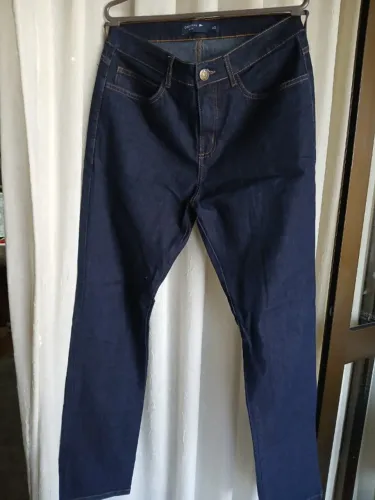 Calça jeans masculina tam 40 reta- praticamente nova