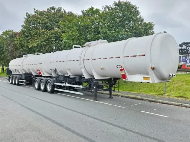 Rodotrem Tanque Marca Lider Ano 2013 60 mil litros com bottom compartimento único Sem pneu