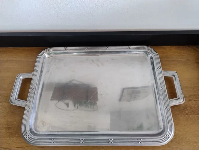 Bandeja Antiga de Inox, com detalhes em alto relevo