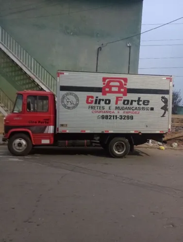 Caminhão Baú - Frete e Mudanças Giro Forte