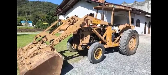 Carregadeira Pula-Pula Massey Ferguson 65R