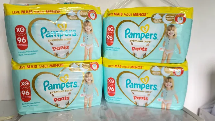 Fralda pampers premium care XG com 96