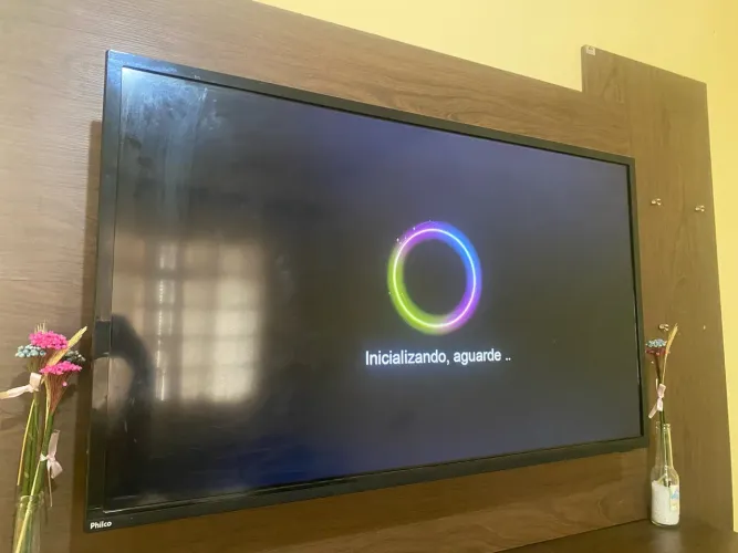 Televisão e aparelho TV BOX