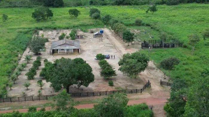 33 hectares com 25 em pasto formado Mombaça e quicuio,  casa de alvenaria, embarcador, tod