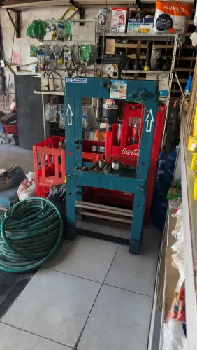 Vende-se prensa 15 toneladas da Marcon