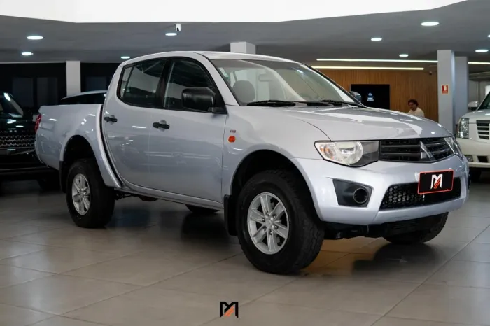 Mitsubishi L200 Triton GL 3.2 CD TB Int. Dies. Mec. 2013