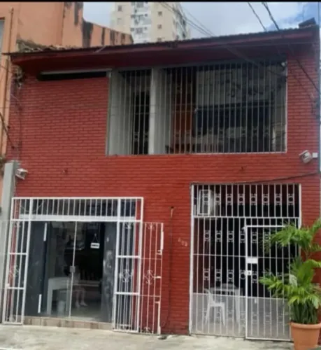 Casa no Reduto, na Tv. Rui Barbosa próx. a Tiradentes.
