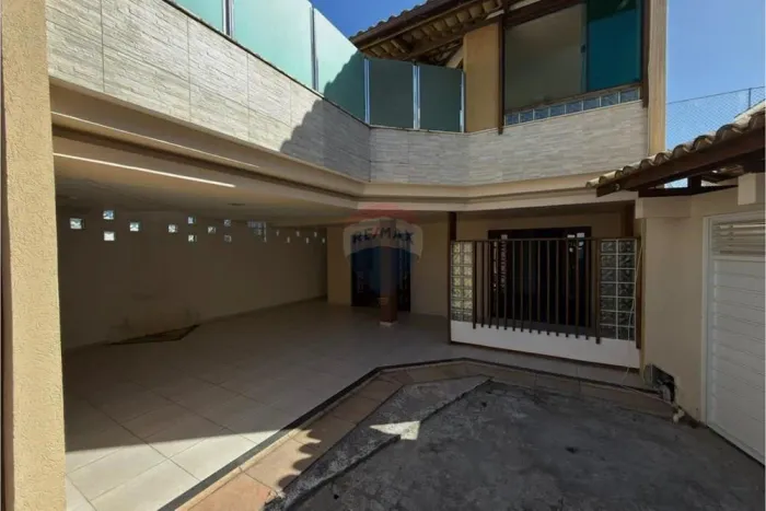 Excelente a venda casa em condomínio conforto, espaço e localização privilegiada em Itapu