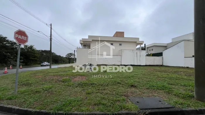Terreno Plano de esquina com 357 m² à Venda no Condomínio Ouroville - Taubaté