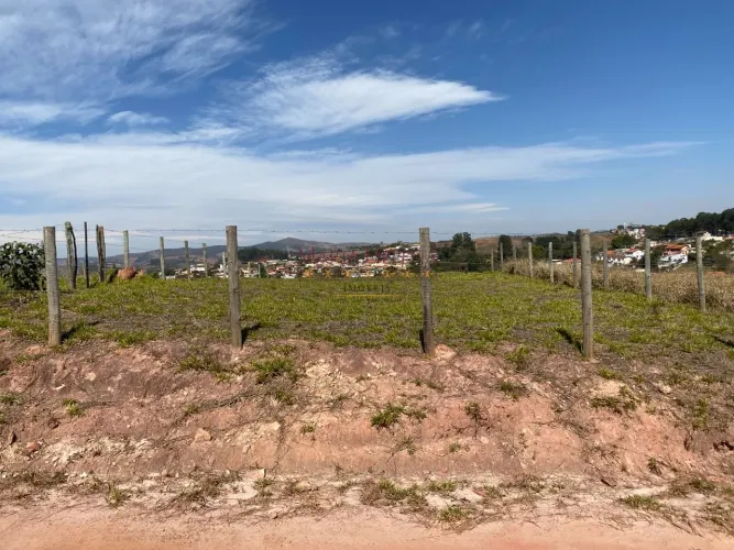 Lote em Caxambu, no bairro Alvorada, à venda.