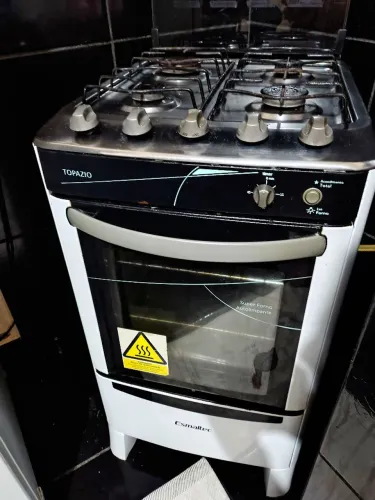 Vendo este fogão semi novo