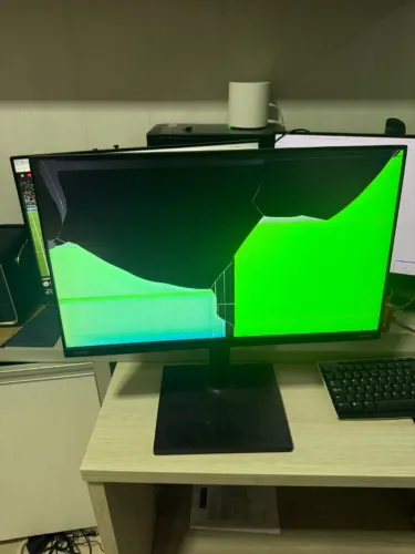 Monitor Samsung Odyssey G3 24 S24BG300 com Defeito na Tela para Peças