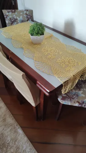Mesa de 4 lugares com as cadeiras 