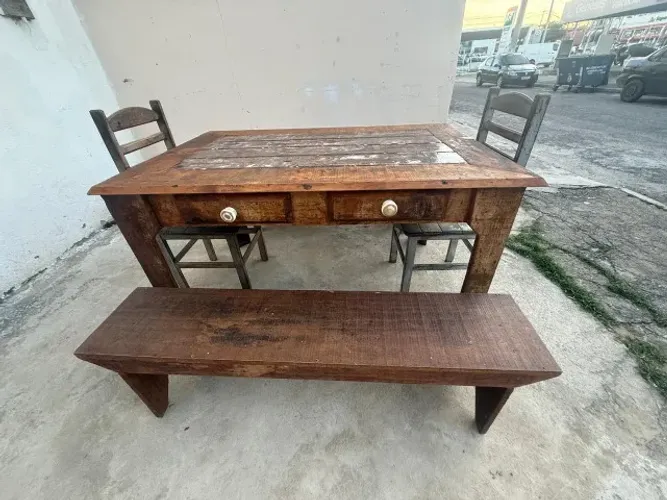 vendo mesa rustica c/ 2 bancos e 2 cadeiras