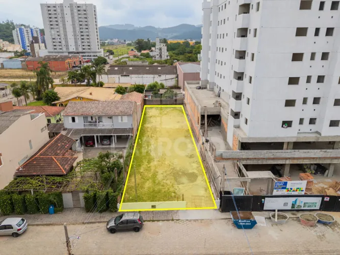 Terreno à venda próximo à Unisul