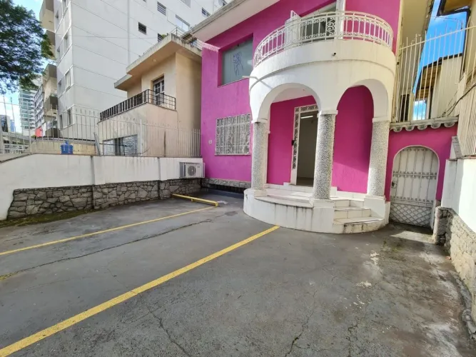 Casa comercial na Aclimação para locação com 300m²