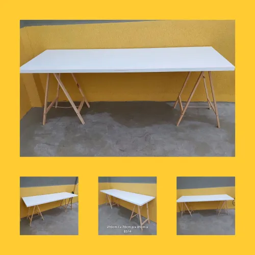 Mesa com cavaletes 