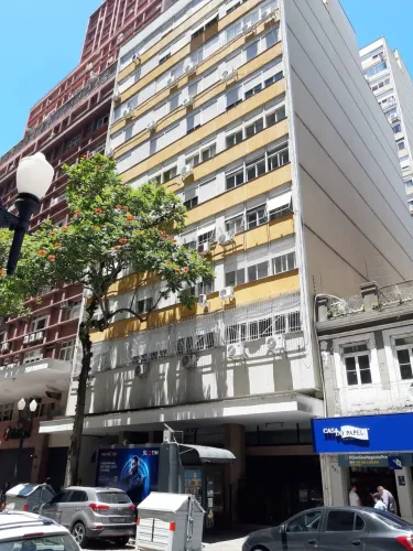 AMPLO APARTAMENTO NO CENTRO HISTÓRICO COM EXCELENTE VISTA.