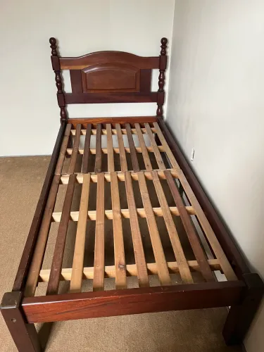 Cama de Solteiro em Madeira Maciça Estilo Colonial - Ótimo Estado