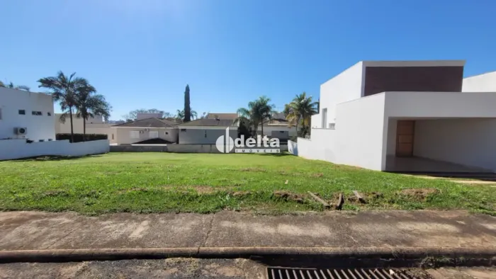 Terreno no Condomínio Jardins Barcelona disponível em Uberlândia MG
