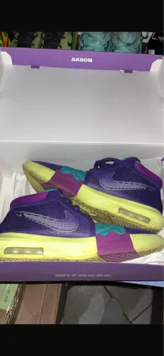 Lebron Witness 8 buzz-lightyear