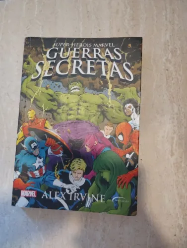 LIVRO DA MARVEL - GUERRAS SECRETAS
