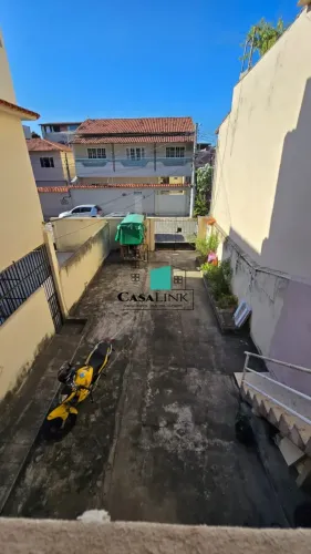 Vende-se Duas Casas em Terreno de 300m² com Terraço Amplo Santa Mônica