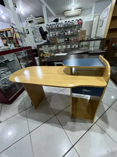 Mesa para computador completo com gaveta
