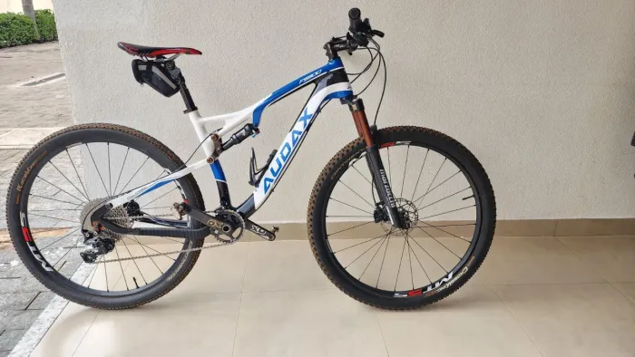 Bike Full Suspension Carbono ARO: 29 (MTB)