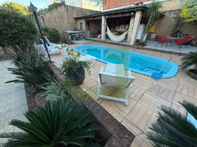 casa com 4 dormitórios no Bairro Jardim das Acácias
