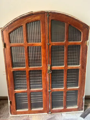 Portas e janelas madeira maciça 