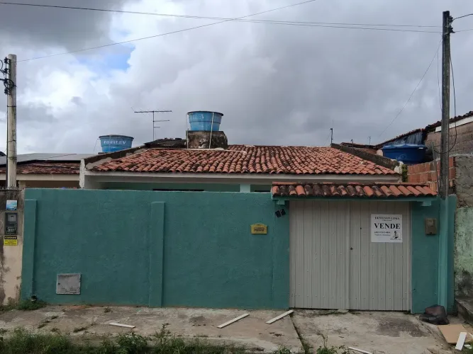 VENDO EXELENTE CASA NO BAIRRO DA SANTA LÚCIA