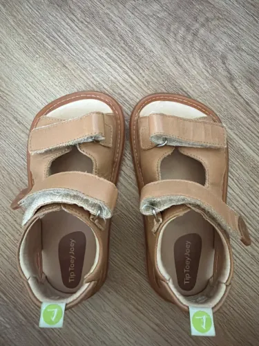 sandália bebê Tiptoey joey marrom