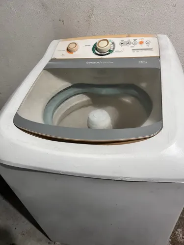 Vendo uma máquina de lavar cônsul 10kilos, usada muita boa