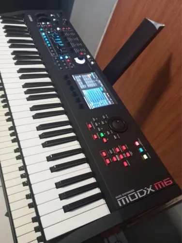 Teclado Yamaha MODX M6