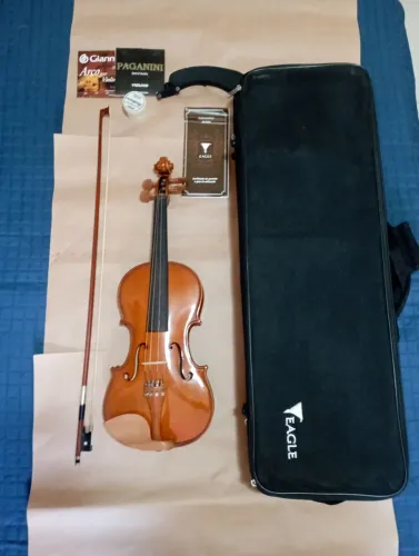 Violino Eagle VE441 4/4 Madeira Maciça + Estojo Térmico + Kit Acessórios Completo