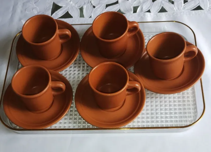 Conjunto com 5 xícaras e 5 pires de café em cerâmica rústica