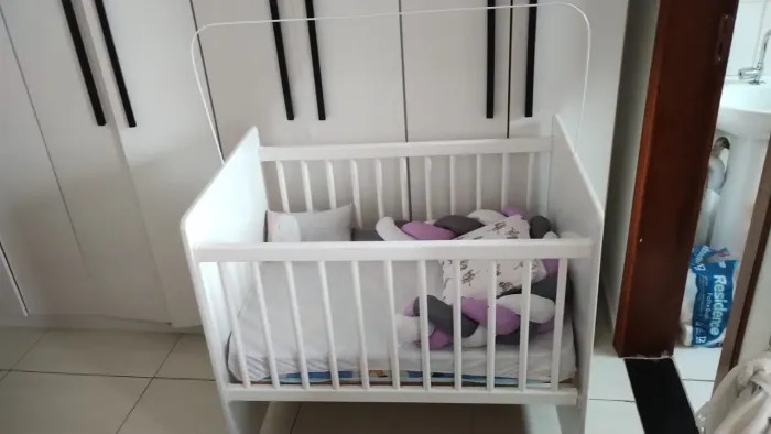 Berço pequeno semi novo