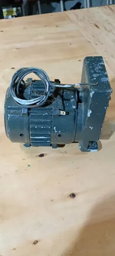 MOTOREDUTOR TRIFÁSICO WEG 0,10 HP