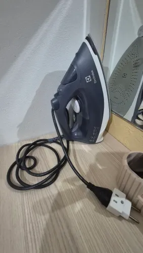 Ferro de Passar Electrolux a Vapor e Seco ? 330ml