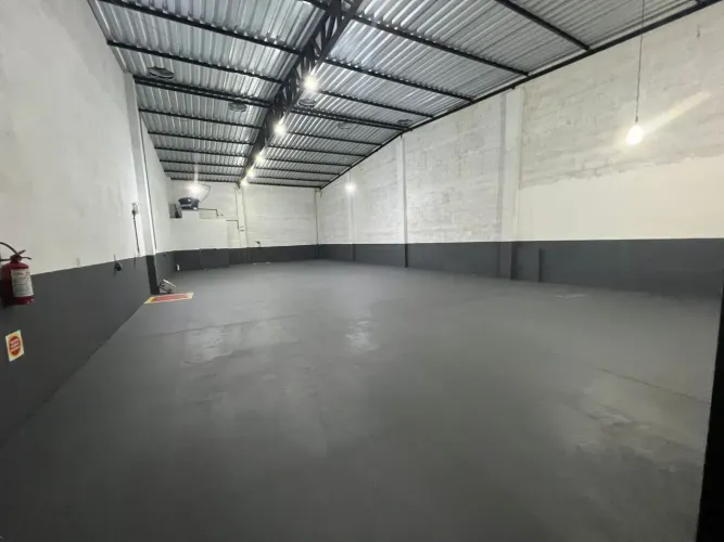 Alugo Galpão com 200m2, no bairro Tabuleiro - Camboriú - SC