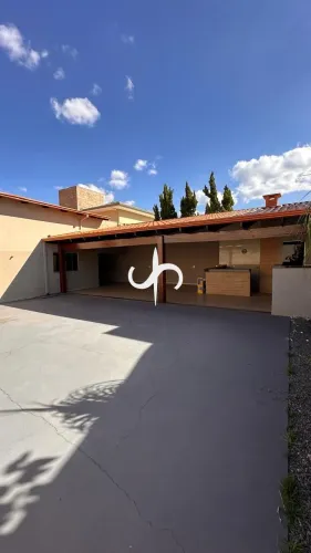 Casa com 3 Quartos e Suíte em Lote de 420 m² - Anápolis City