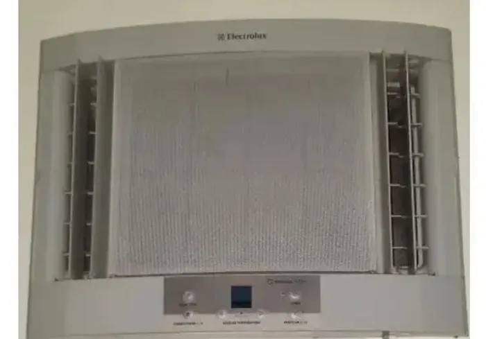 Ar condicionado digital 10.000 BTUs com controle 