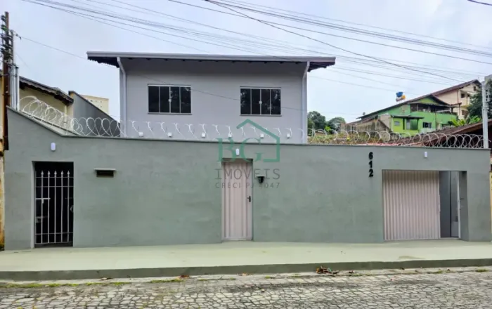 Excelente casa á venda no Jardim Country Club em Poços de Caldas MG.