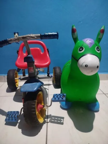 Lotinho - 2 Triciclo, carrinho relâmpago mcqueen, upa upa, carrinhos e bloquinhos
