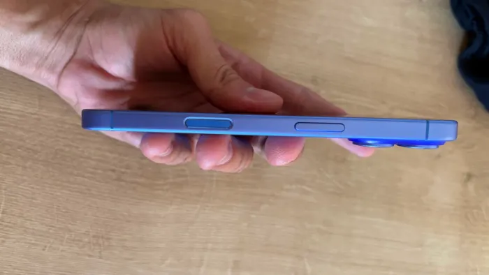 IPhone 16 azul