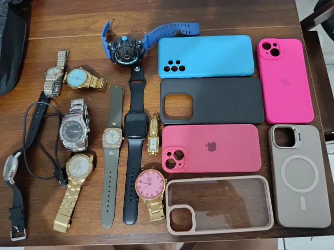 Vendo capinhas de celular e relógios... Preço de desapego