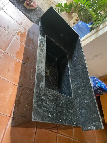 Pia de granito esculpida 