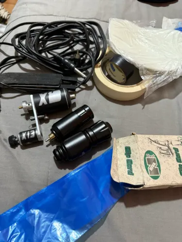 Máquina de tatuagem e alguns itens ( comecei a tatuar e parei )